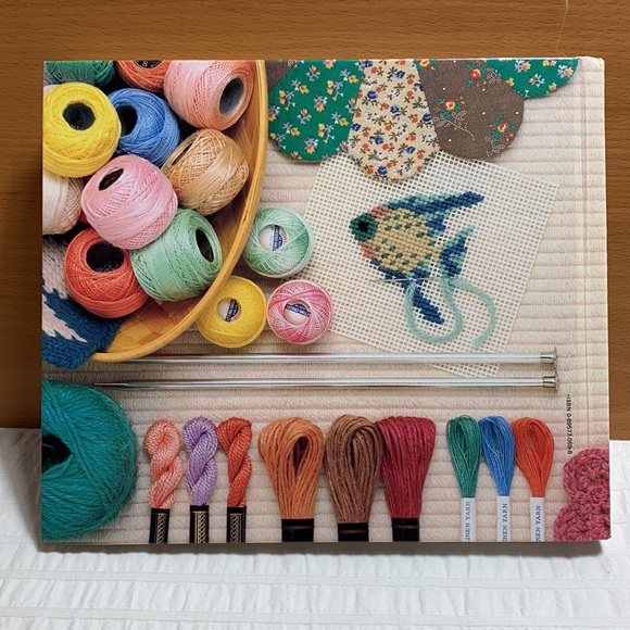 Reader’s Digest Complete Guide to Needlework Hardcover Book - 1979 - Picture 2 of 11